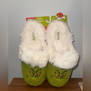 The Grinch slippers women's size 7/8 and 9/10